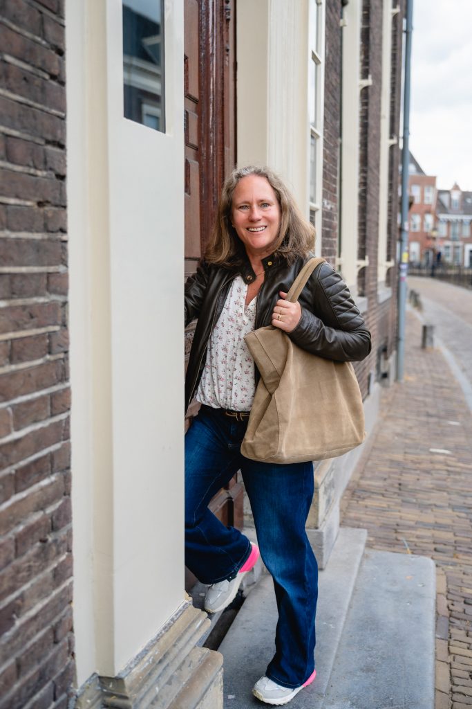 Judith van Twist, adviseur bij Eigenwijs Advies, onderweg in Utrecht